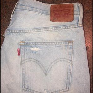 Straight fit woman’s levi’s jean